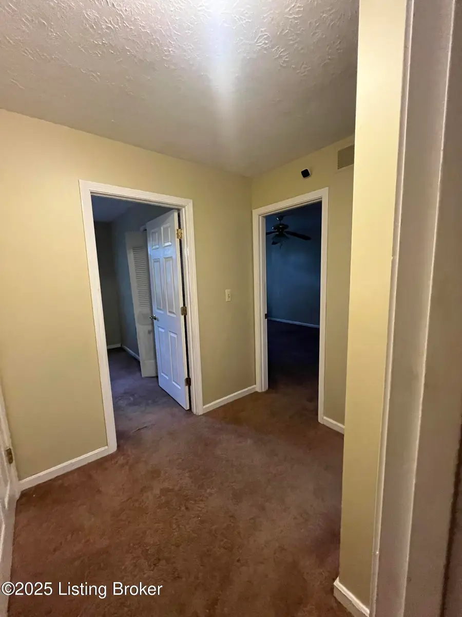 7500 Zephyr Ct, Louisville, KY 40220 - Image #2