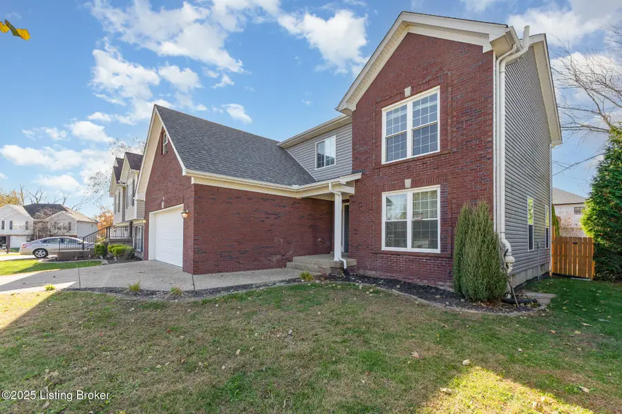 8004 Village Gate Ct, Louisville, KY 40291 - Image #2