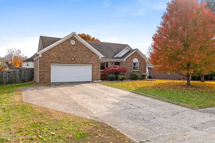 127 Shady Brook Ln, Louisville, KY 40229 - Image #2