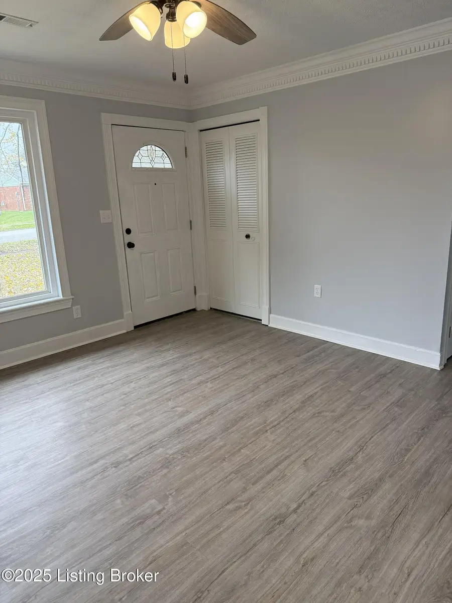 160 Dewberry Rd, Louisville, KY 40229 - Image #2