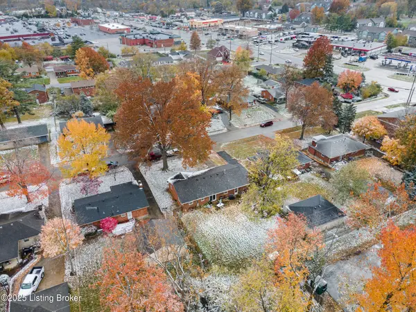 1807 Janlyn Rd, Jeffersontown, KY 40299