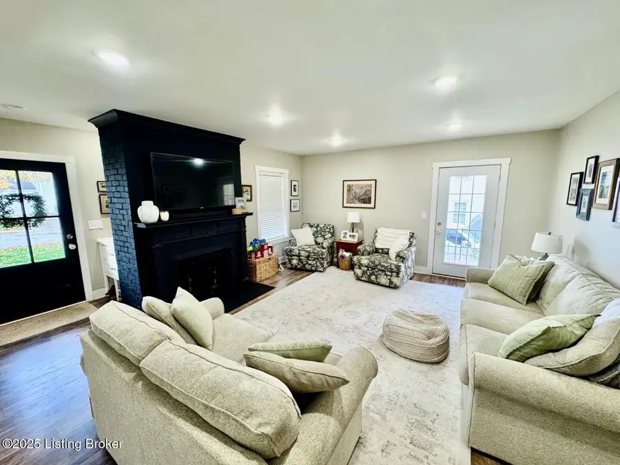 204 E Virginia Ave, Springfield, KY 40069 - Image #2