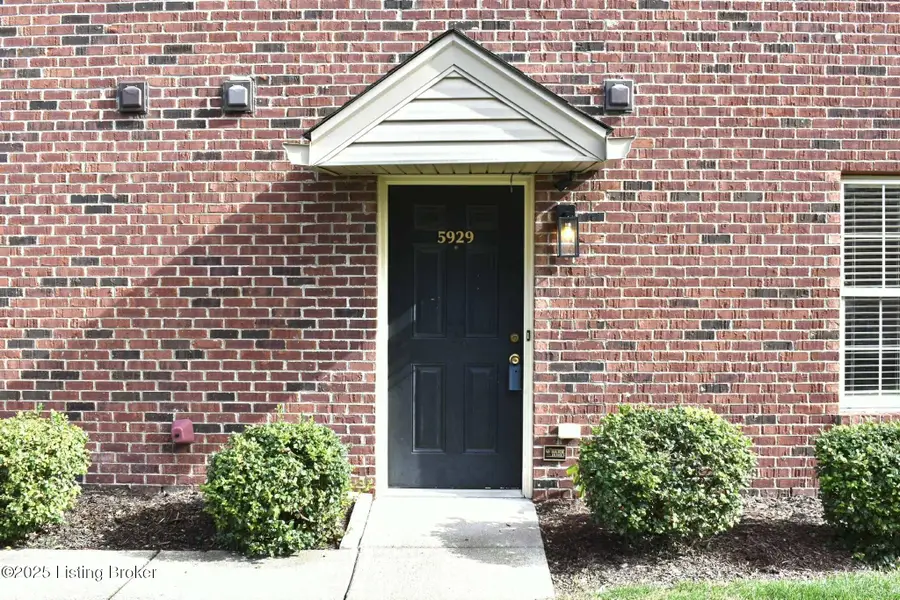 5929 Dewitt Dr, Louisville, KY 40258 - Image #2