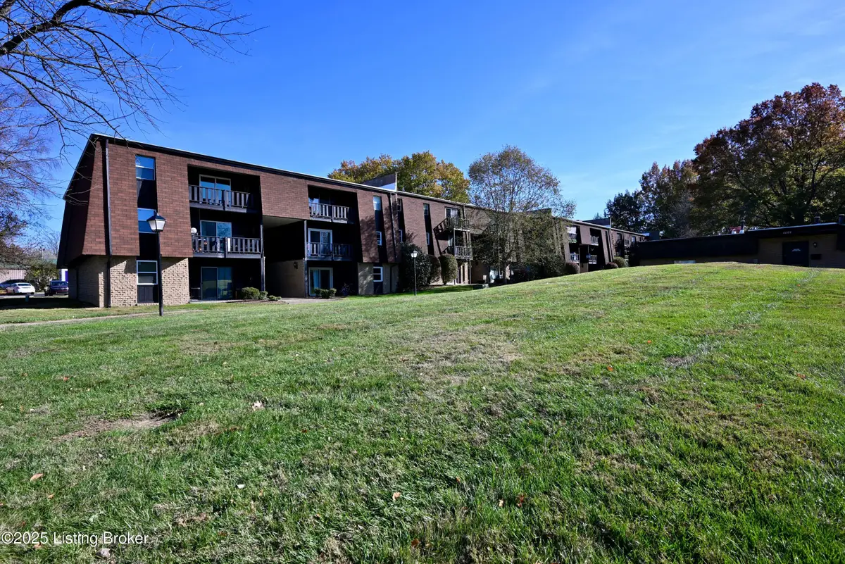 3500 Lodge Ln #APT 338, Louisville, KY 40218 - Image #1