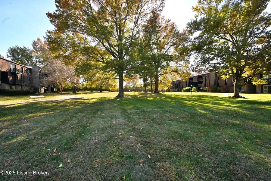 3500 Lodge Ln #APT 338, Louisville, KY 40218 - Image #2