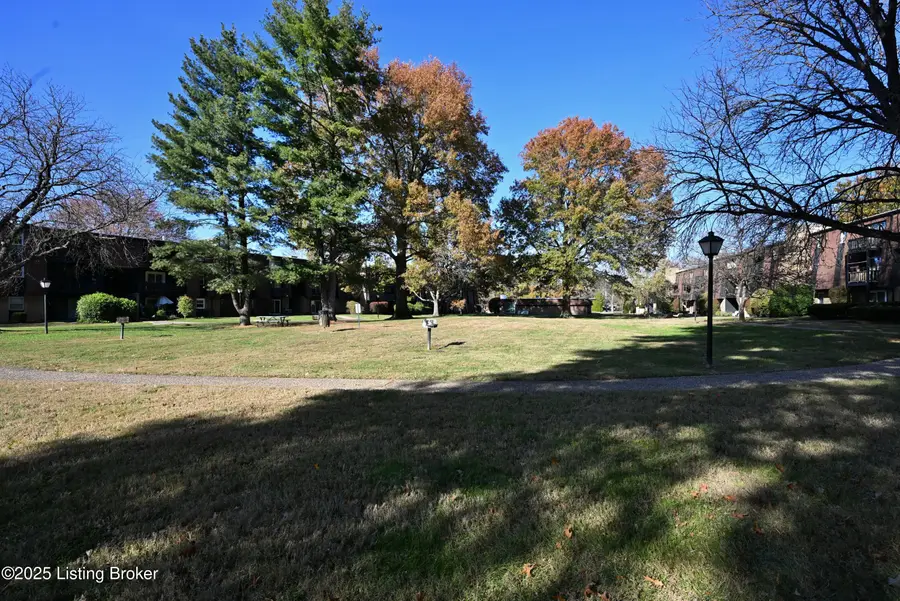 3500 Lodge Ln #APT 338, Louisville, KY 40218 - Image #3