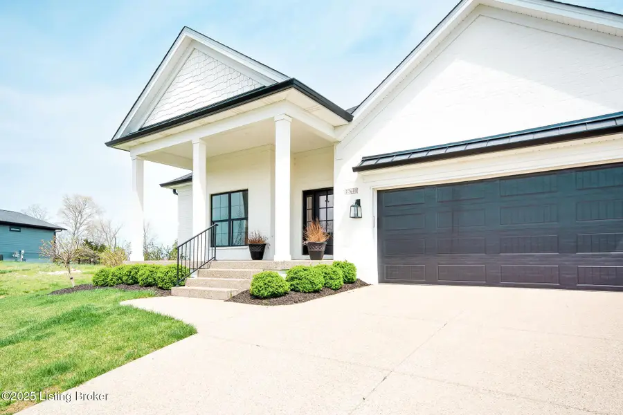 17611 Shakes Creek Dr, Fisherville, KY 40023 - Image #2