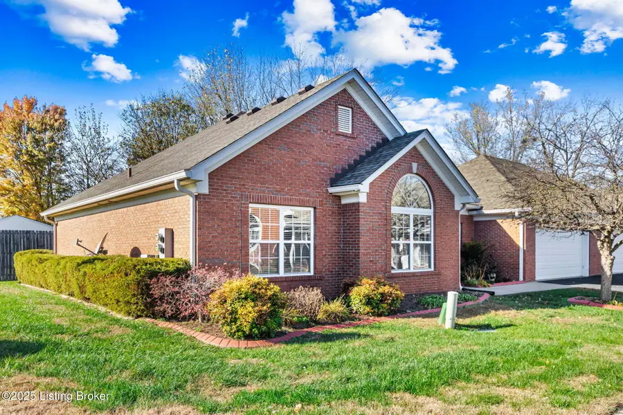 9601 Mcneely Lake Dr, Louisville, KY 40229 - Image #2