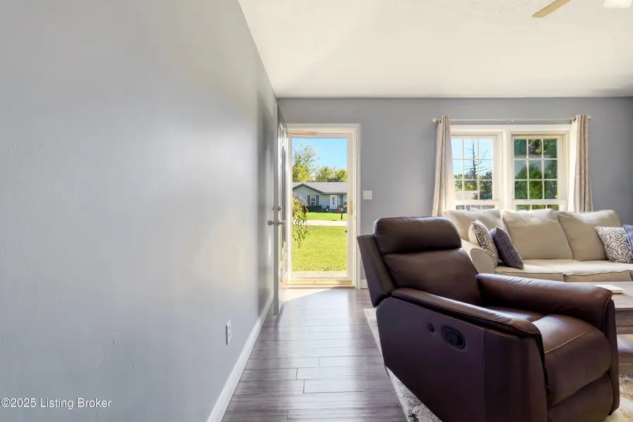 6905 Village Green Blvd, Pewee Valley, KY 40056 - Image #3