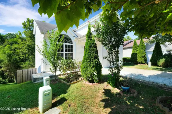 5812 Lake Erie Dr, Louisville, KY 40291