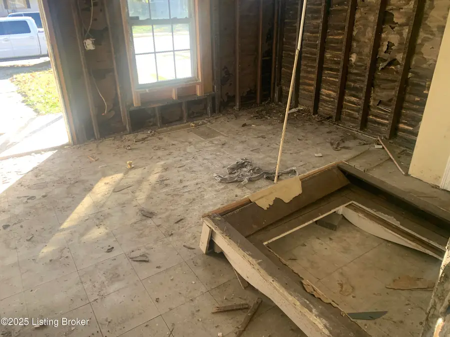 3107 Dumesnil St, Louisville, KY 40211 - Image #2