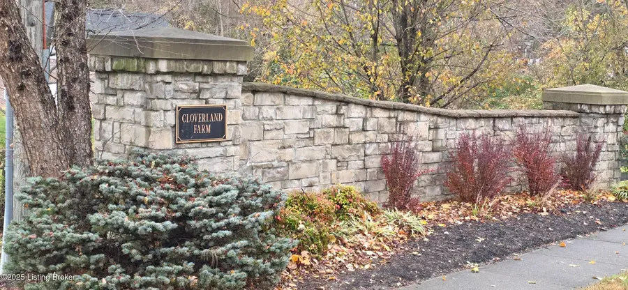 7913 Cresthaven Dr, Louisville, KY 40228 - Image #2