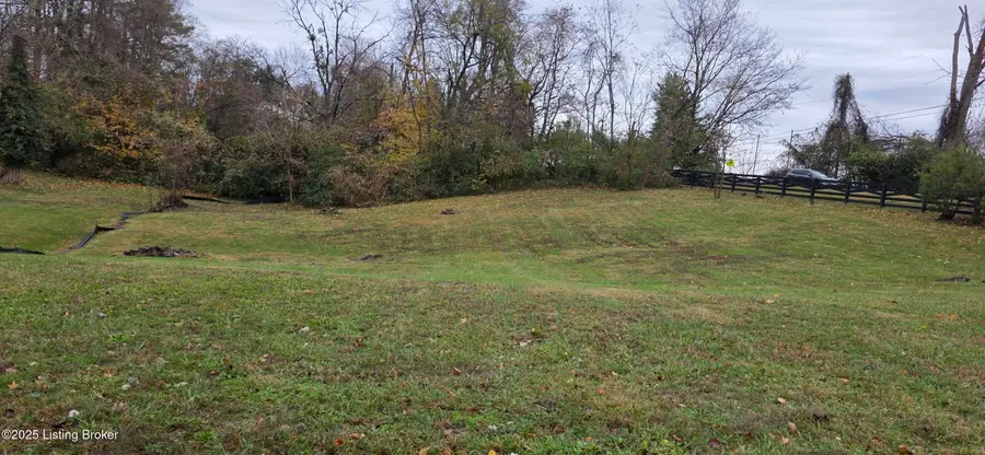 7913 Cresthaven Dr, Louisville, KY 40228 - Image #3