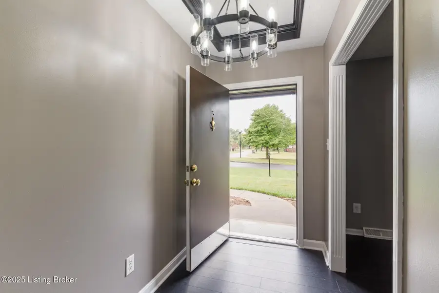 7807 Apple Valley Dr, Louisville, KY 40228 - Image #2