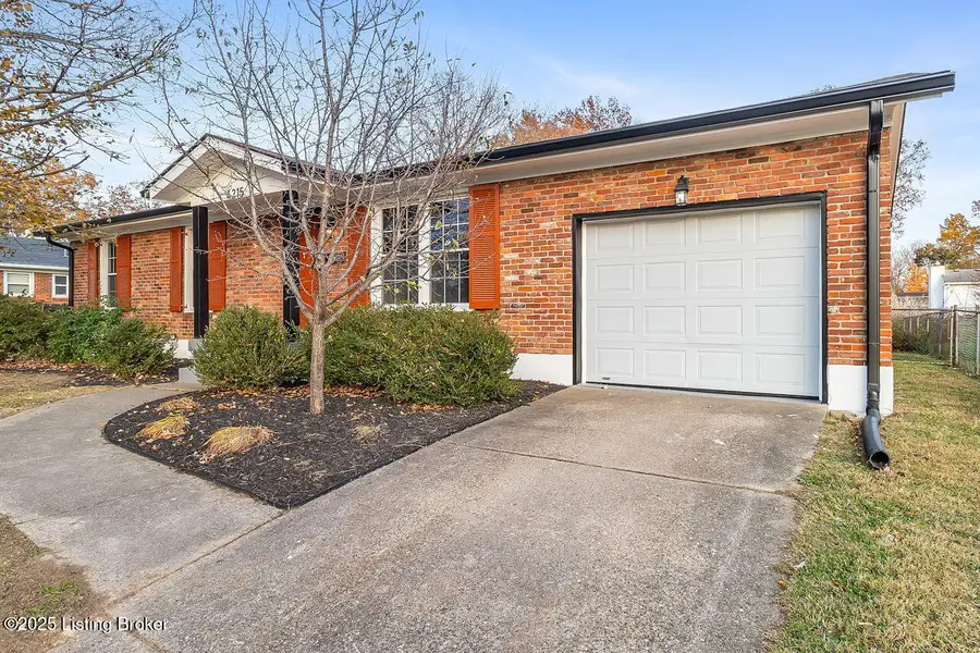 4215 Buxton Dr, Louisville, KY 40218 - Image #3