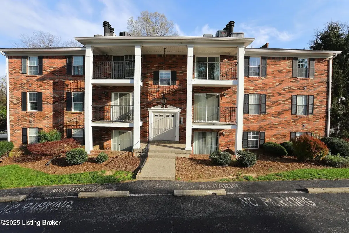 3312 Colonial Manor Cir #UNIT 6A, Louisville, KY 40218 - Image #1