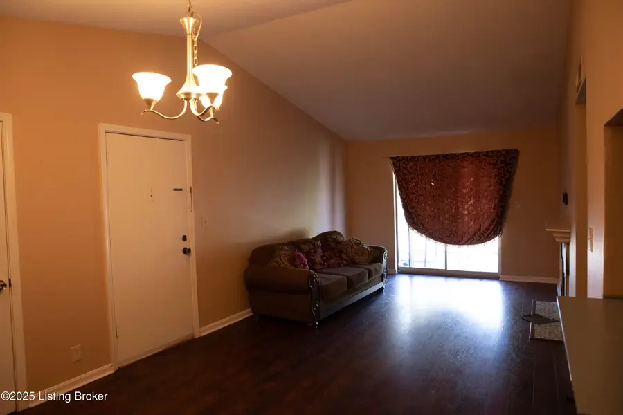 3312 Colonial Manor Cir #UNIT 6A, Louisville, KY 40218 - Image #2