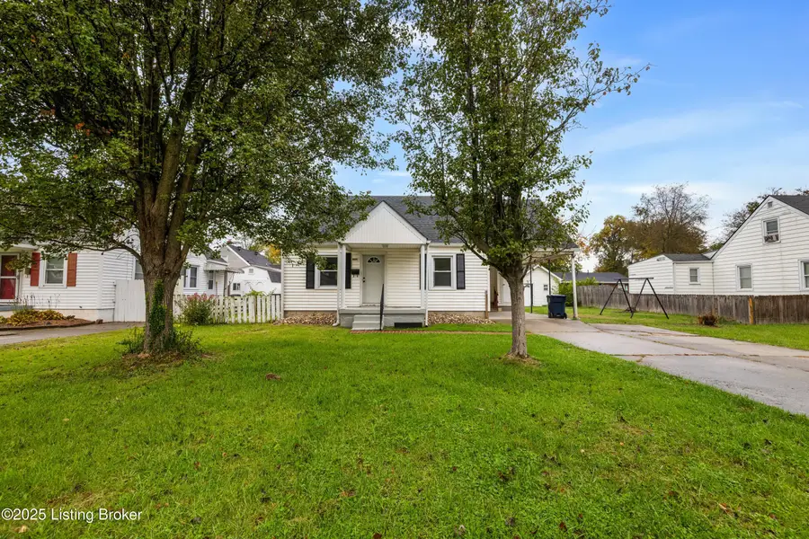 4214 Savage Dr, Louisville, KY 40216 - Image #2