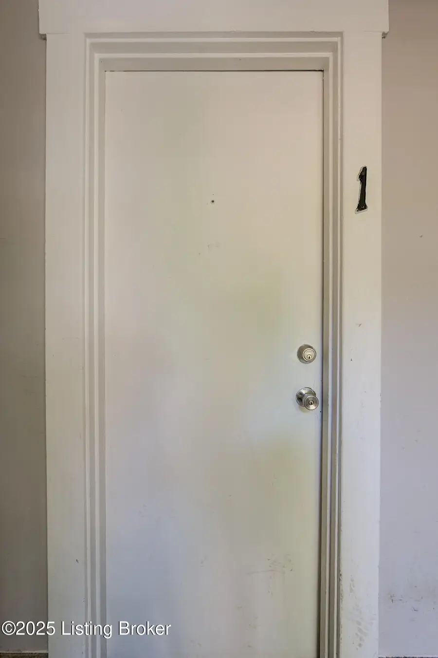 2330 W Chestnut St, Louisville, KY 40211 - #2