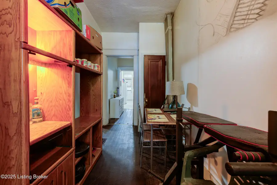 2330 W Chestnut St, Louisville, KY 40211 - #3
