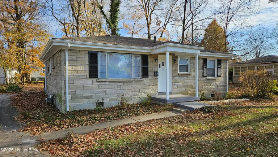 4929 Hyde Park Dr, Louisville, KY 40216 - Image #2