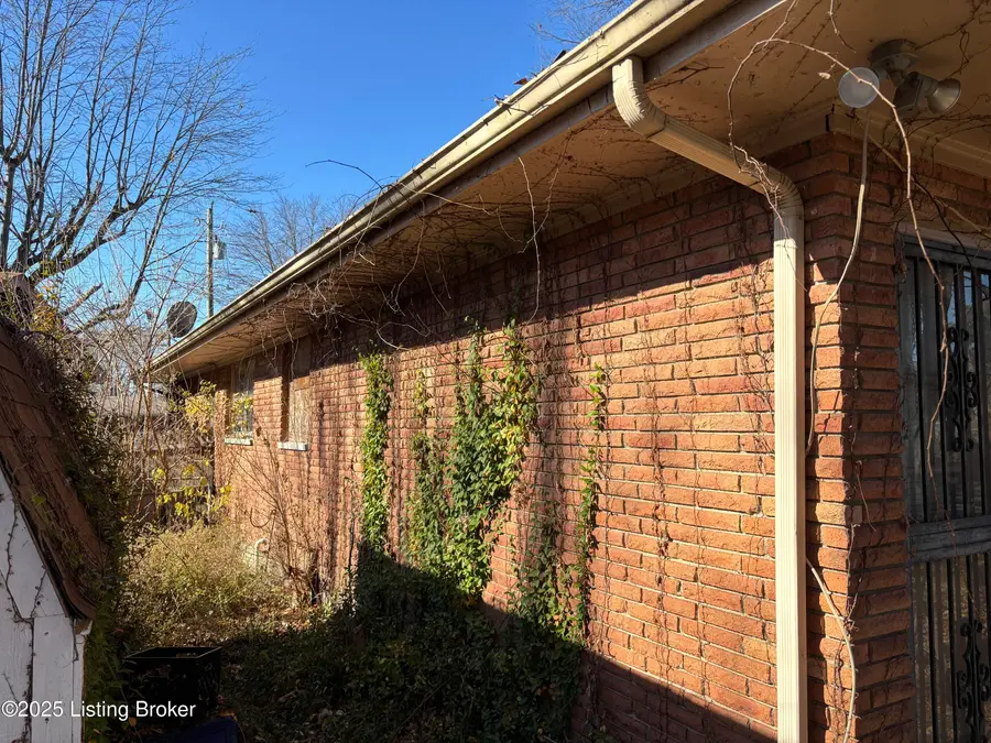 4401 Estate Dr, Louisville, KY 40216 - Image #3