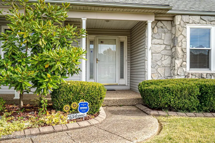 5130 Hunters Point Cir, Louisville, KY 40216 - Image #3