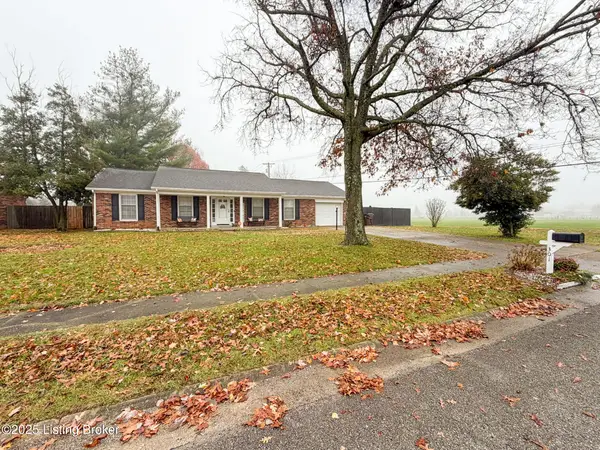 301 Foxtail Rd, Versailles, KY 40383