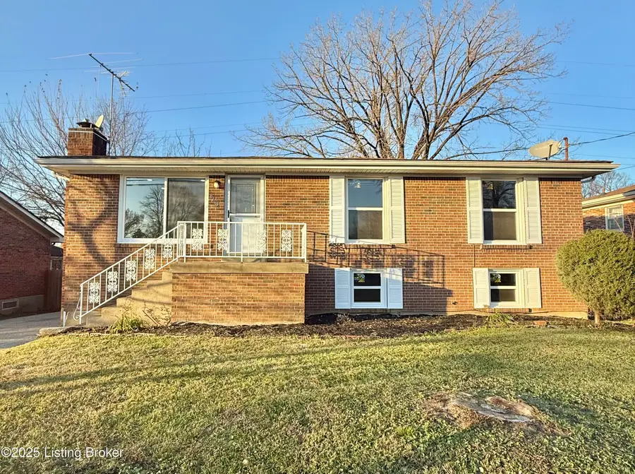 6105 Rocky Mountain Dr, Louisville, KY 40219 - Image #2