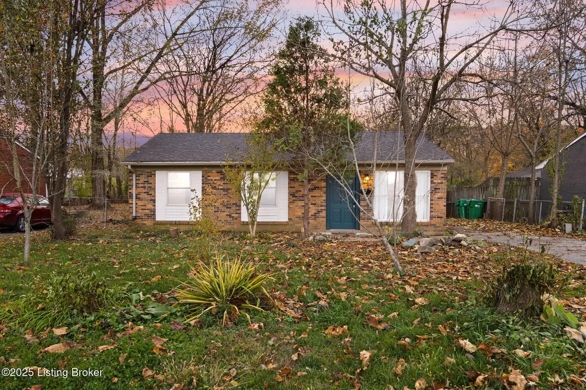 9818 Titan Dr, Louisville, KY 40229 - Image #1