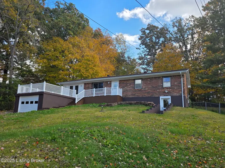 454 Pinewood Dr, Radcliff, KY 40160 - Image #2