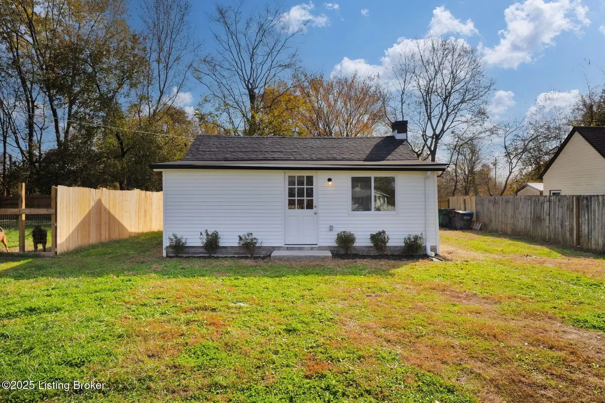 4521 River Front Dr, Louisville, KY 40216 - Image #1