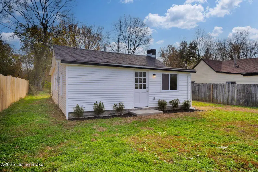 4521 River Front Dr, Louisville, KY 40216 - Image #2