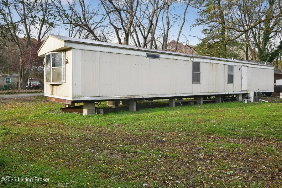 226 Creekside Dr, Shepherdsville, KY 40165 - Image #2