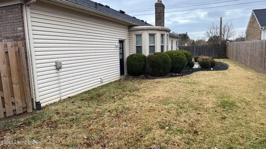 1925 Crossgate Ln, Crossgate, KY 40222 - Image #2