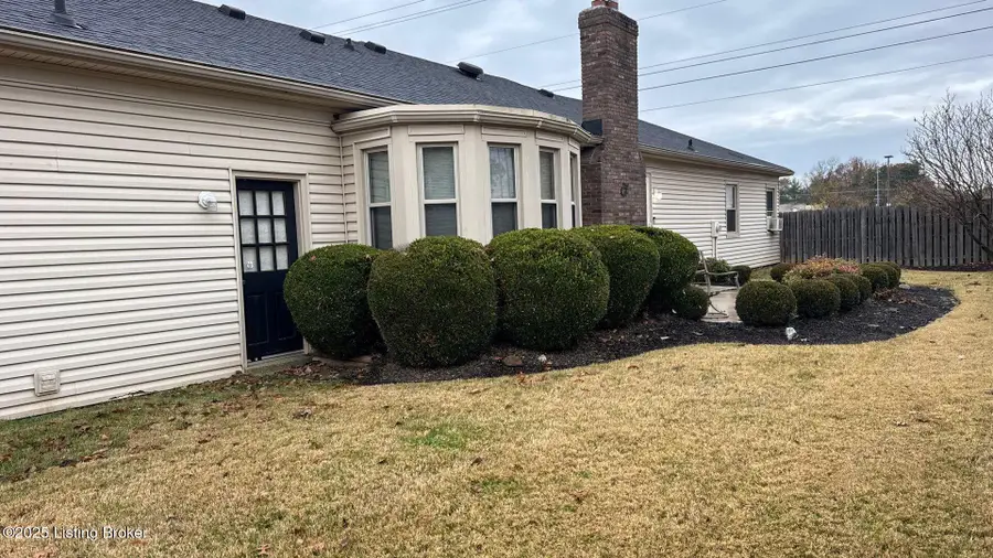 1925 Crossgate Ln, Crossgate, KY 40222 - Image #3