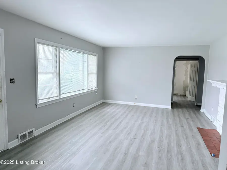 3621 Robin Dr, Louisville, KY 40216 - Image #3