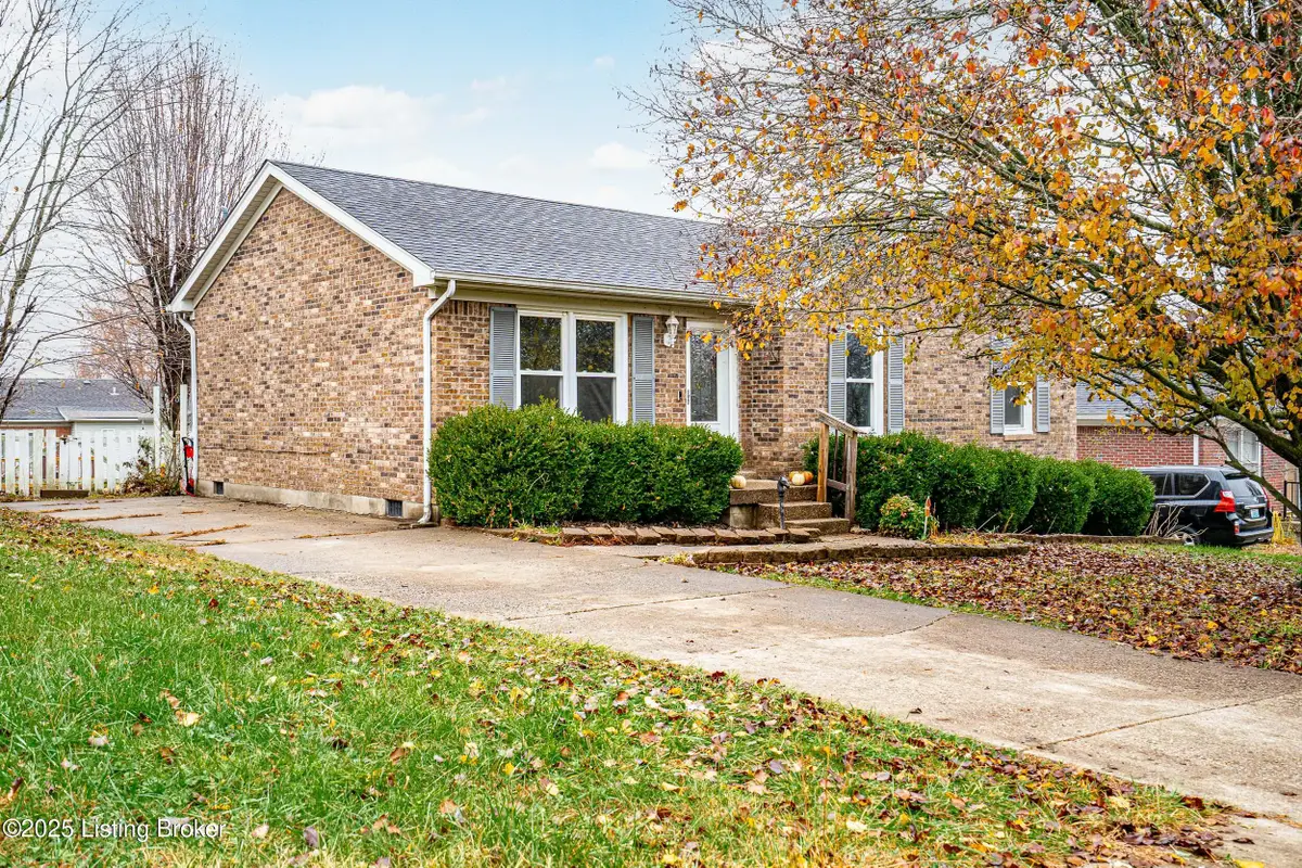 1604 Hopkins Ct, La Grange, KY 40031 - Image #1