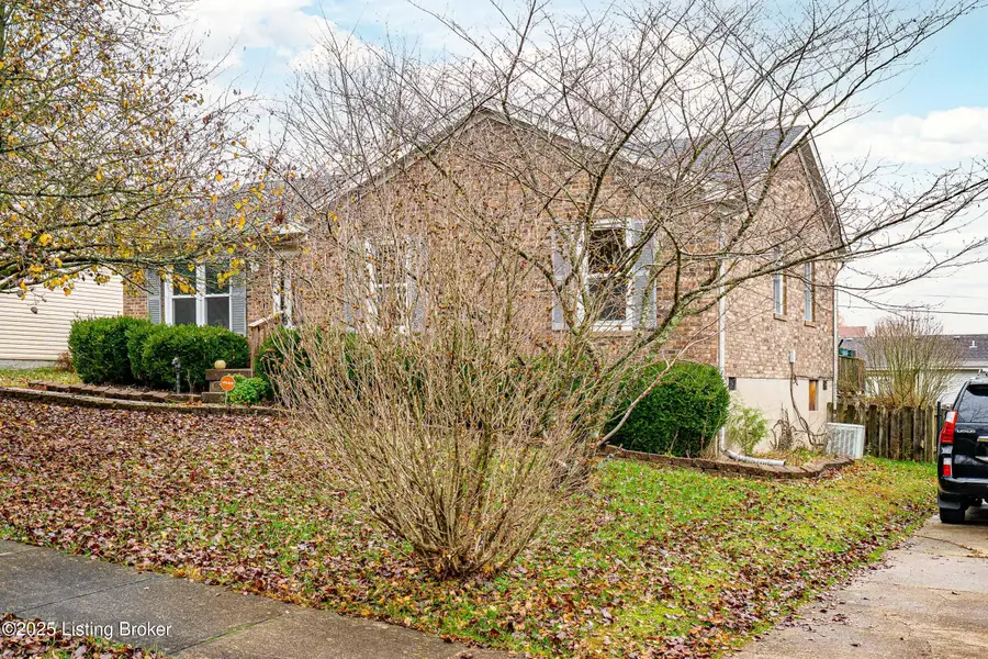 1604 Hopkins Ct, La Grange, KY 40031 - Image #3