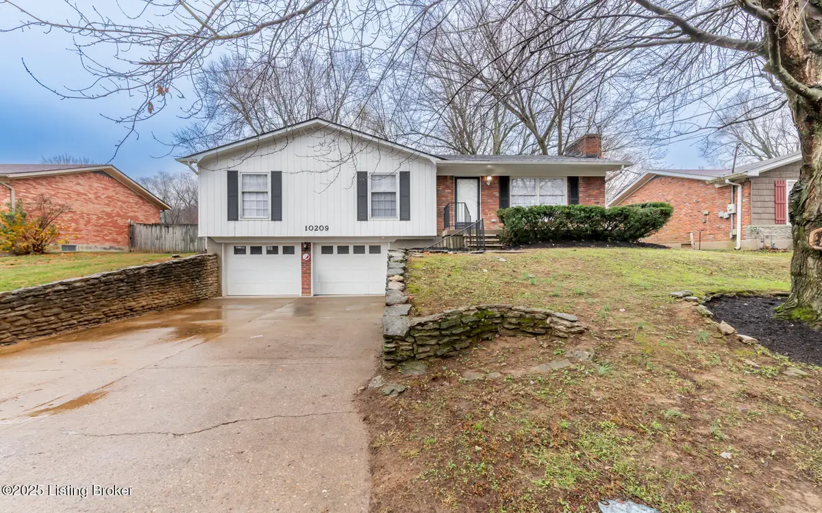 10209 Eve Dr, Louisville, KY 40272 - Image #1
