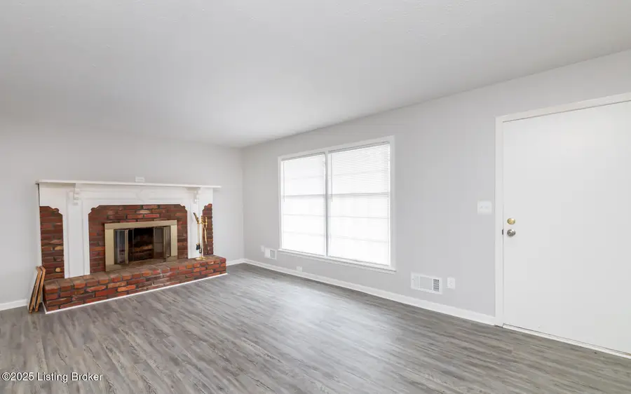 10209 Eve Dr, Louisville, KY 40272 - Image #2