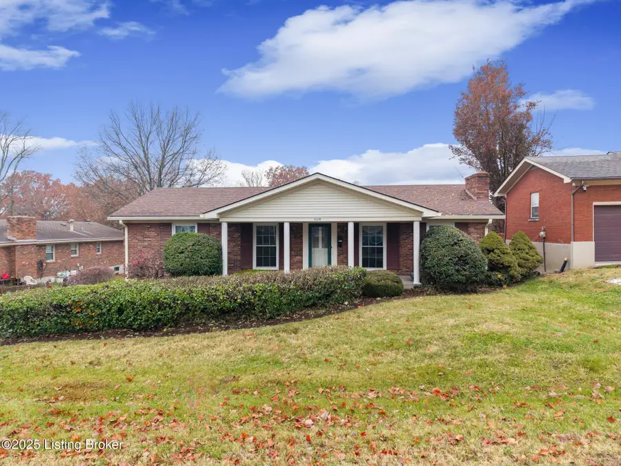 1409 Cloverhills Dr, Louisville, KY 40216 - Image #2