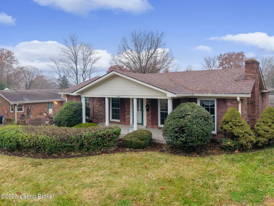 1409 Cloverhills Dr, Louisville, KY 40216 - Image #3