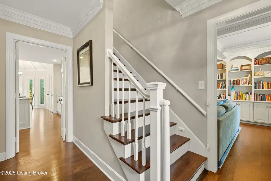 214 Hidden Oak Pl, Louisville, KY 40222 - Image #2