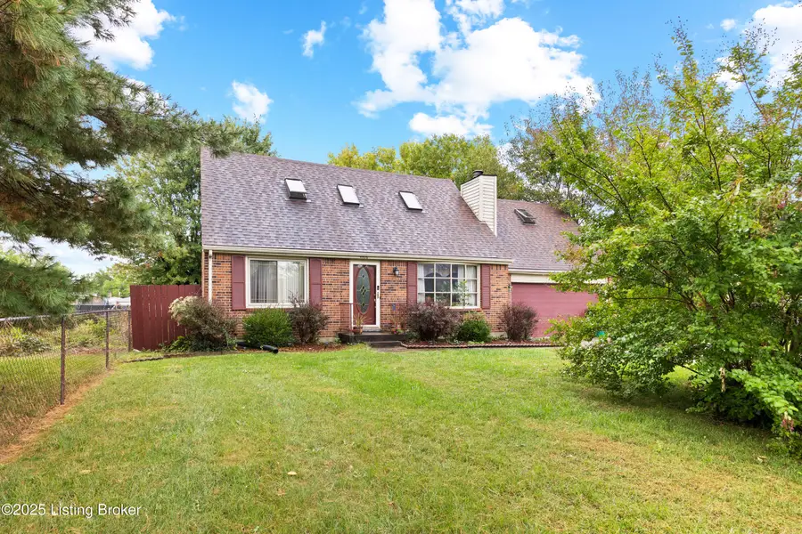 4406 Starks Dr, Louisville, KY 40218 - Image #2