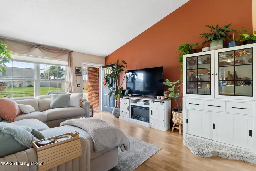 1303 Field Stone Dr, Jeffersonville, IN 47130 - Image #3