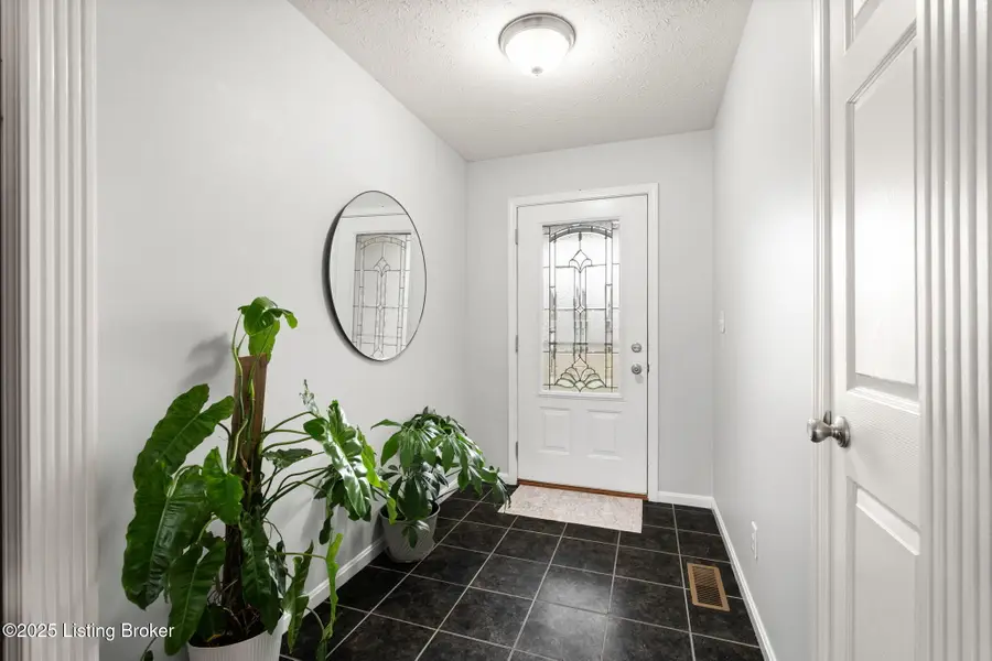 5603 Wilke Farm Ave, Louisville, KY 40216 - Image #2