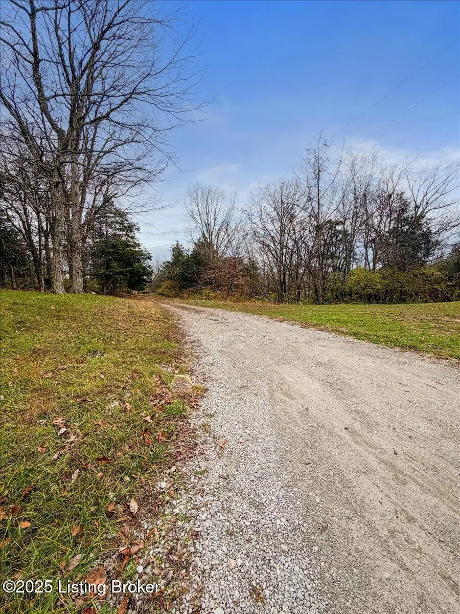 930 Lakeview Dr, Bloomfield, KY 40008 - Image #1