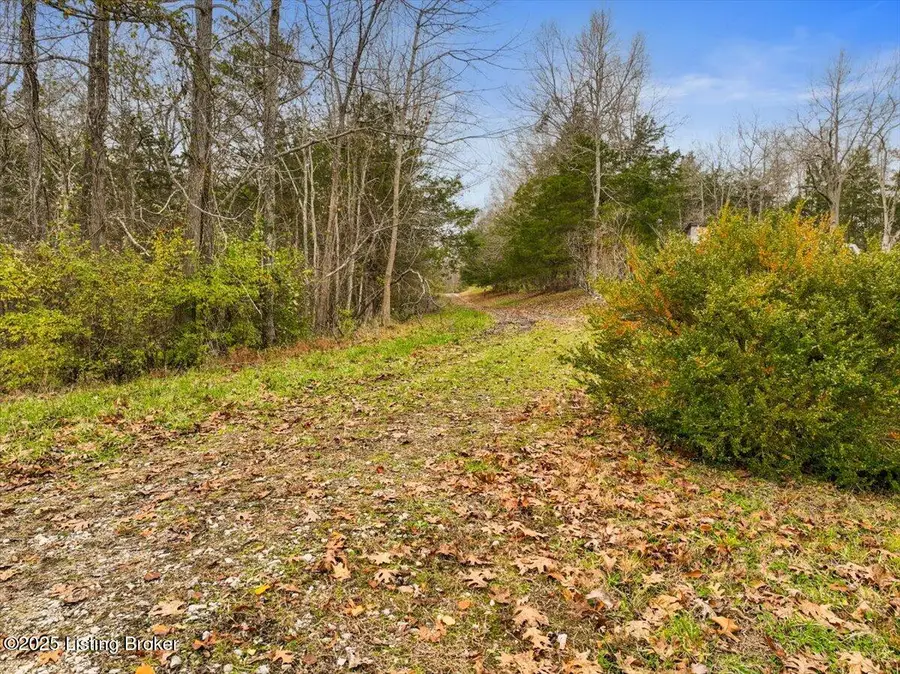 930 Lakeview Dr, Bloomfield, KY 40008 - Image #2