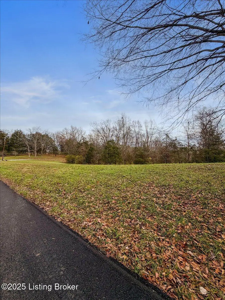 930 Lakeview Dr, Bloomfield, KY 40008 - Image #3